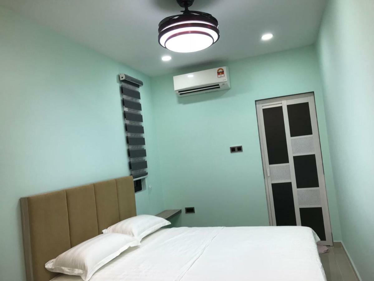 Homestay Stardow~星窗名宿~ Johor Bahru Zewnętrze zdjęcie